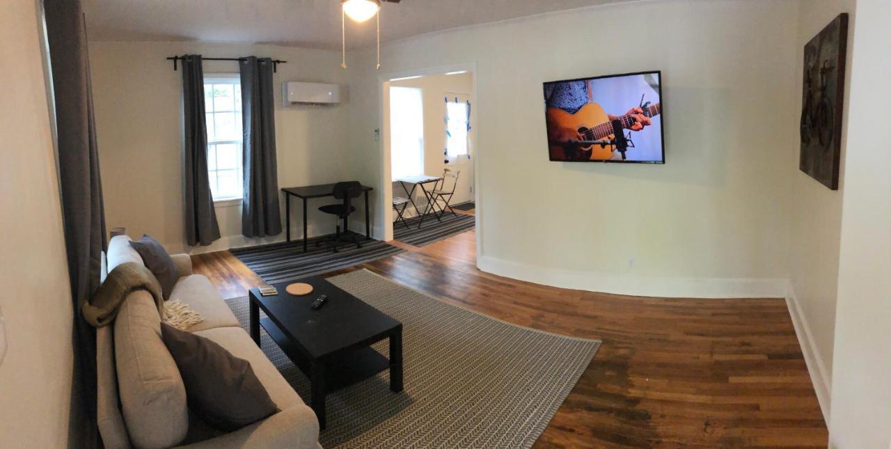 Holiday home Renovated Space Close To Downtown - A *